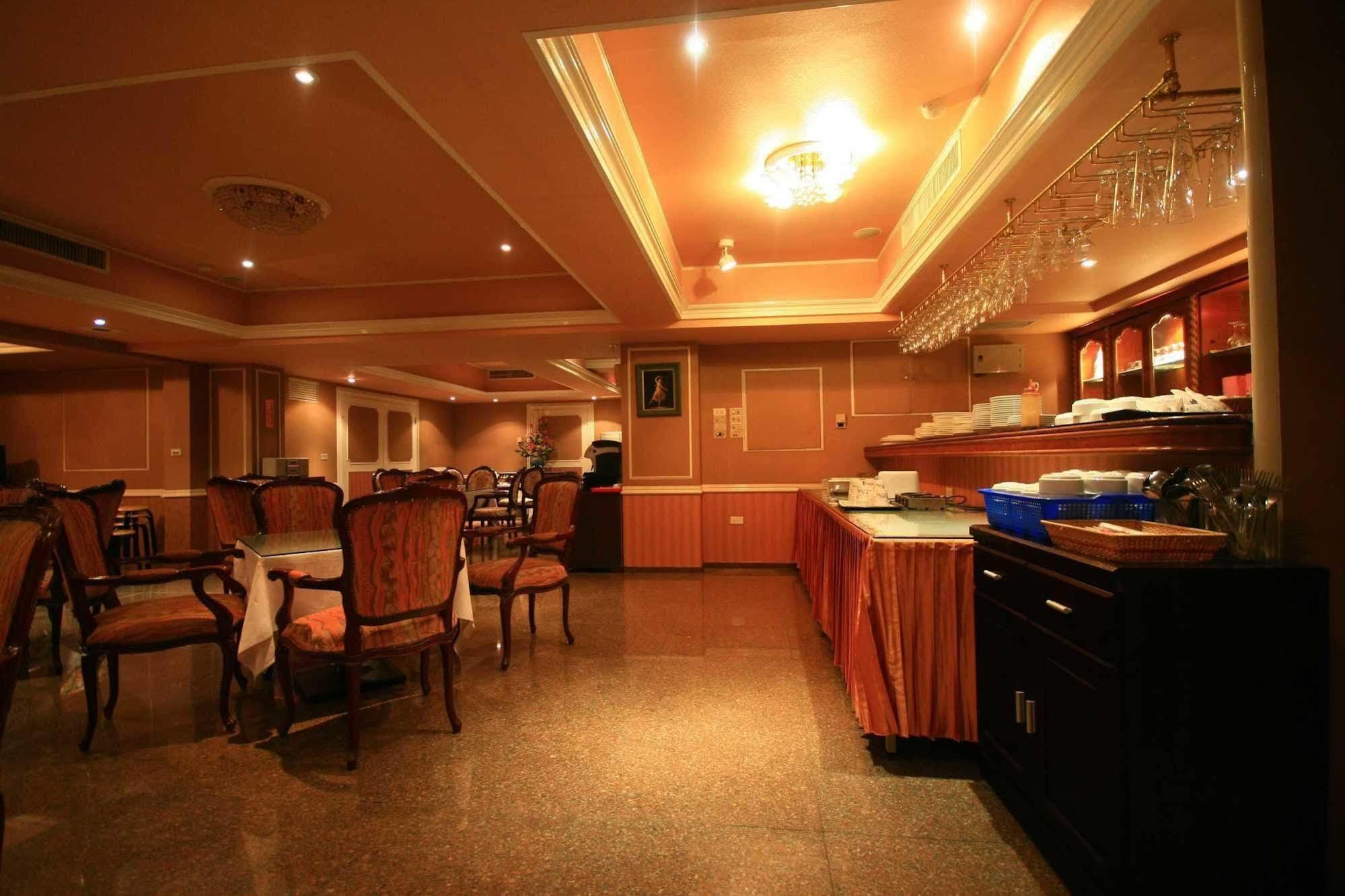 Finders Hotel Hualien Station Esterno foto